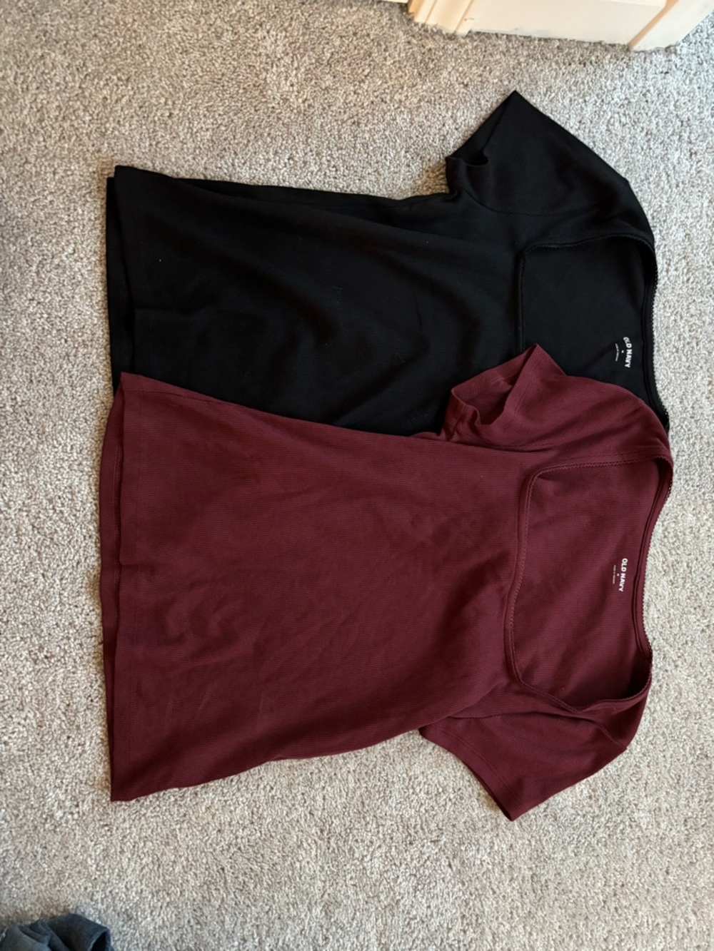Old Navy Scoop Neck Short Sleeve Top in Burgundy
